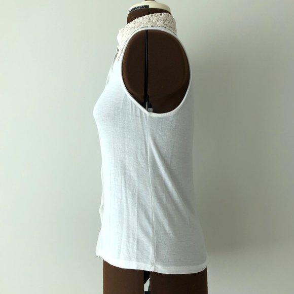 Sleeveless Button Front Top with Lace Collar - Picture 2 of 7